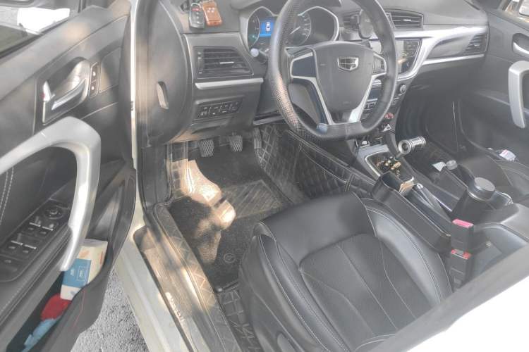 Used Geely Auto Emgrand 2017 Sedan Million Edition 1.5L Manual Upward Connect Version Driver Seat