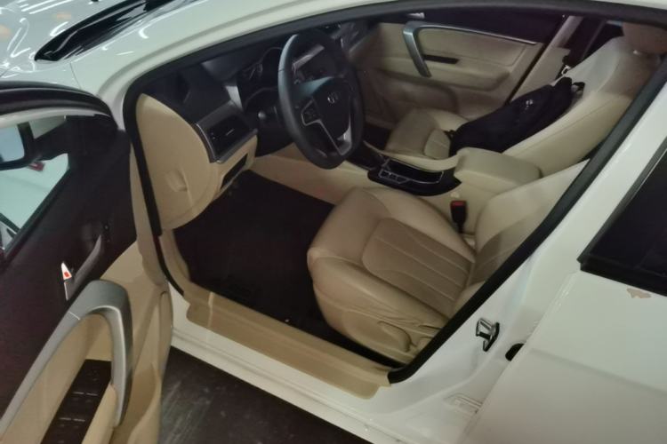 Used Geely Auto Emgrand 2017 Sedan Million Edition 1.5L CVT Luxury Model Driver Seat