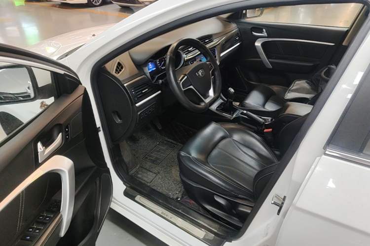 Used Geely Auto Emgrand 2017 Sedan Million Edition 1.5L Manual Upward Connect Version Driver Seat