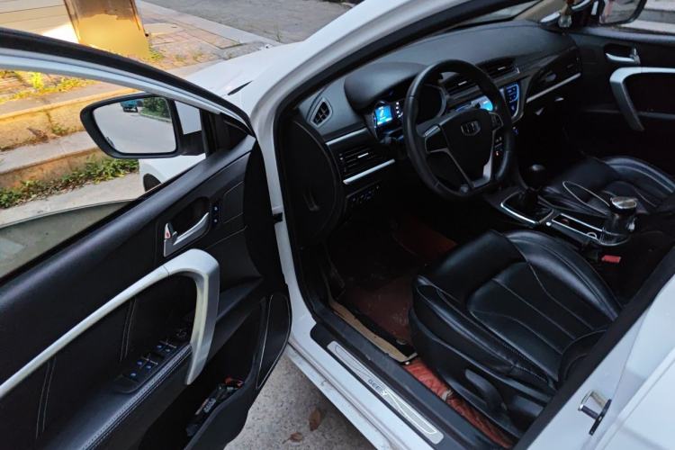 Used Geely Auto Emgrand 2017 Sedan Million Edition 1.5L Manual Luxury Model Driver Seat
