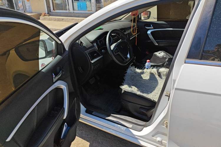 Used Geely Auto Emgrand 2017 Sedan Million Edition 1.5L CVT Upward Connectivity Version Driver Seat