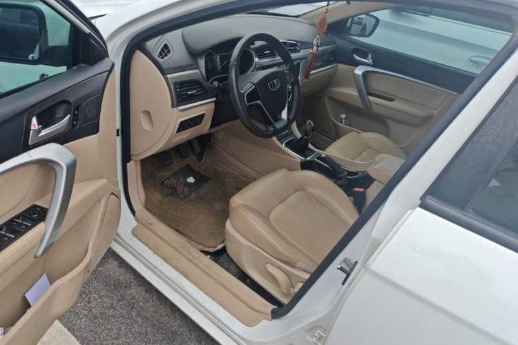 Used Geely Auto Emgrand 2017 Sedan Million Edition 1.5L Manual Luxury Model Driver Seat
