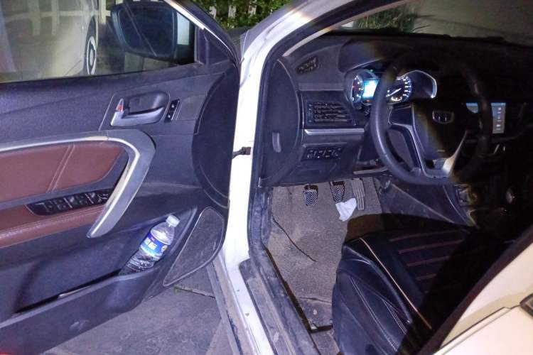 Used Geely Auto Emgrand 2017 Hatchback RS Million Edition 1.5L Manual Upward Version Driver Seat