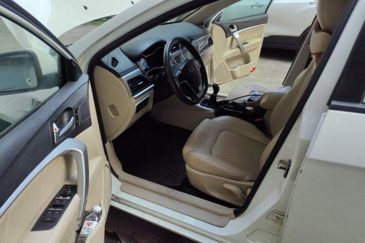 Used Geely Auto Emgrand 2017 Sedan Million Edition 1.5L Manual Luxury Model Driver Seat