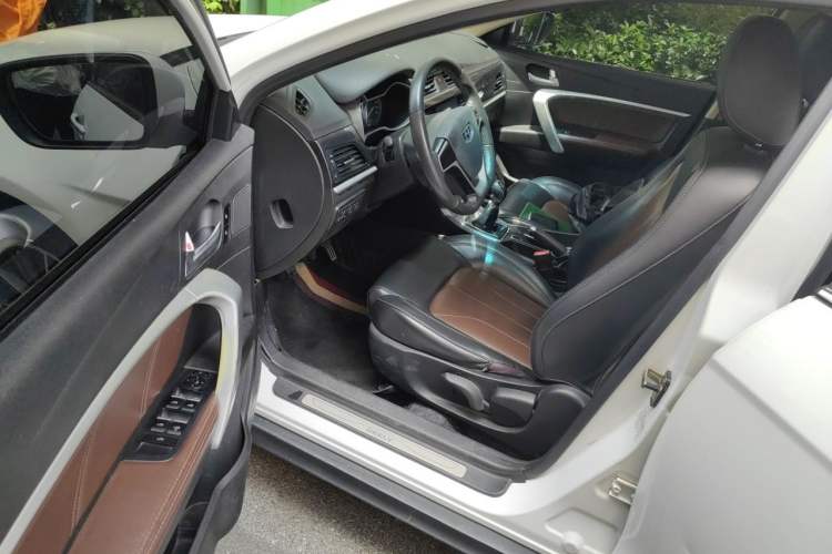 Used Geely Auto Emgrand 2017 Hatchback RS Million Edition 1.5L Manual Upward Version Driver Seat