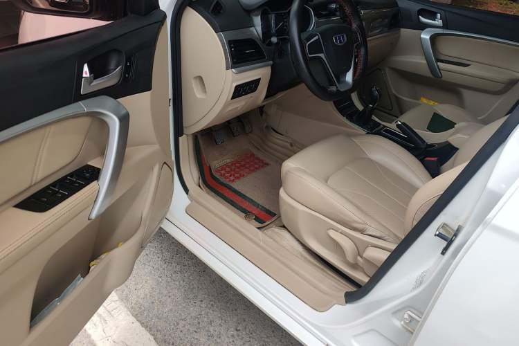 Used Geely Auto Emgrand 2017 Sedan Million Edition 1.5L Manual Luxury Model Driver Seat