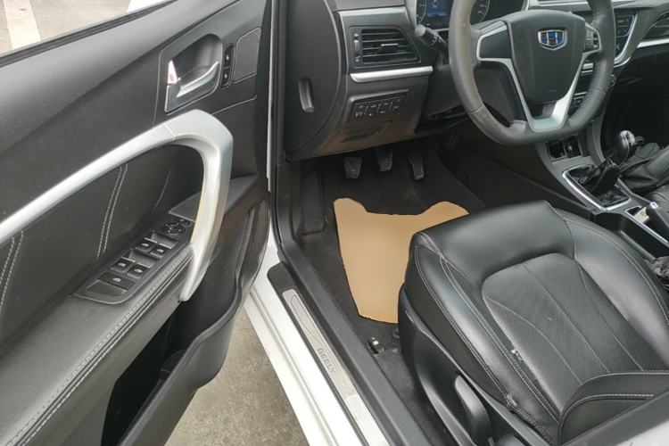 Used Geely Auto Emgrand 2017 Sedan Million Edition 1.5L Manual - Upward Version Driver Seat