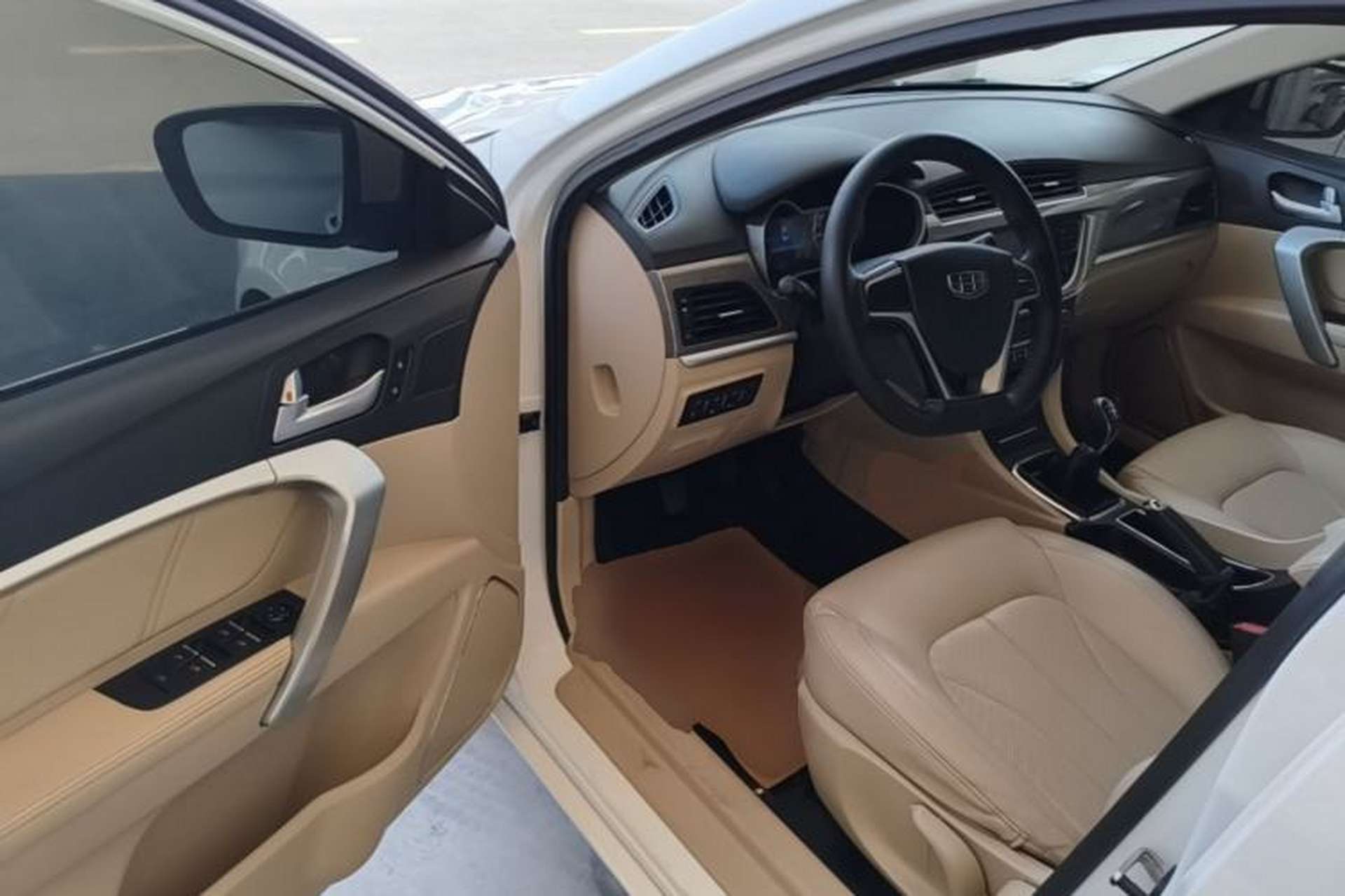 Used Geely Auto Emgrand 2017 Sedan Million Edition 1.5L Manual Luxury Model Driver Seat
