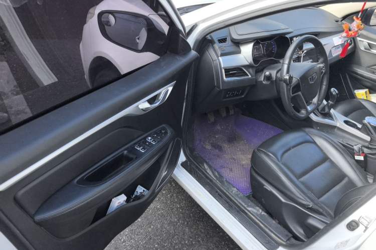 Used Geely Auto Emgrand 2017 Sedan Million Edition 1.5L Manual Upward Connect Version Driver Seat