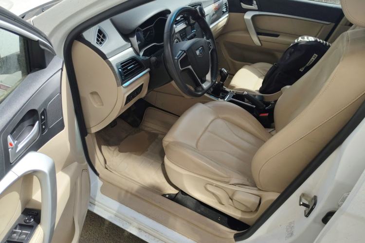 Used Geely Auto Emgrand 2017 Sedan Million Edition 1.5L Manual Luxury Model Driver Seat