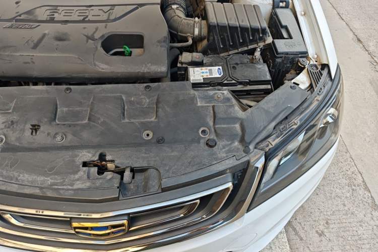 Used Geely Auto Emgrand 2017 Sedan Million Edition 1.3T Manual Top-Grade Version Engine Bay Left