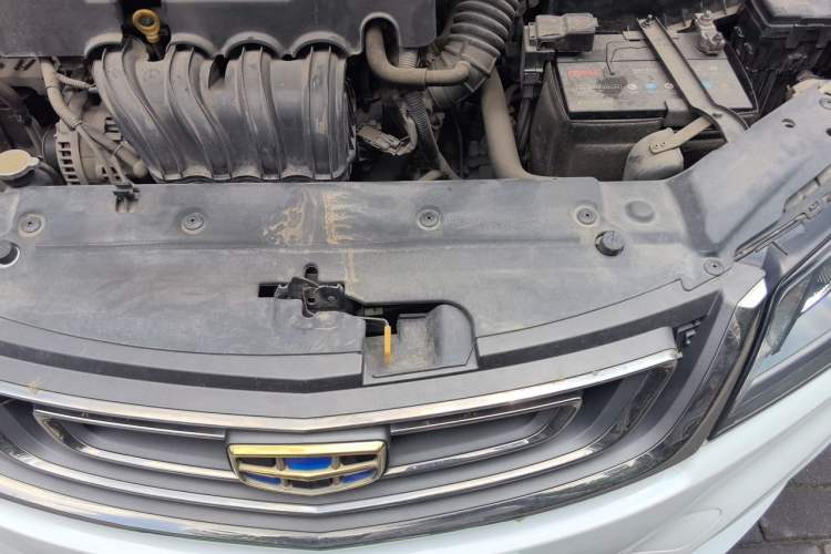 Used Geely Auto Emgrand 2017 Sedan Million Edition 1.5L Manual Luxury Model Engine Bay Left