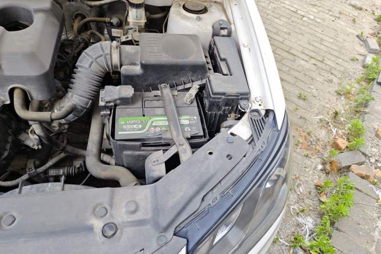 Used Geely Auto Emgrand 2017 Sedan Million Edition 1.5L Manual Upward Connect Version Engine Bay Left