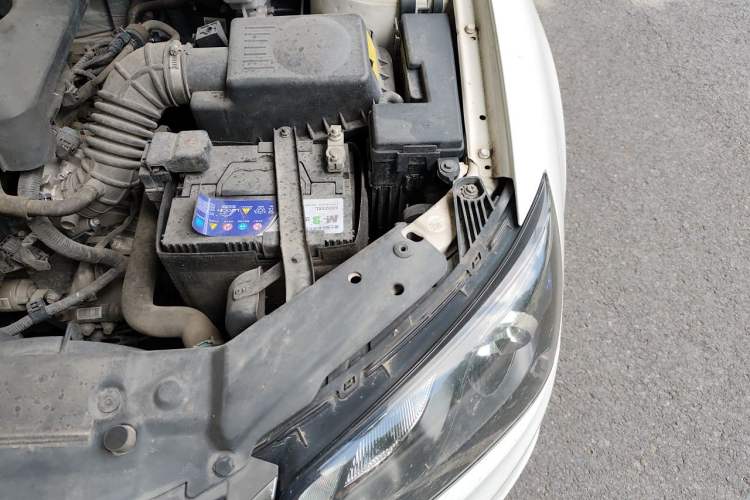 Used Geely Auto Emgrand 2017 Sedan Million Edition 1.5L Manual - Upward Version Engine Bay Left