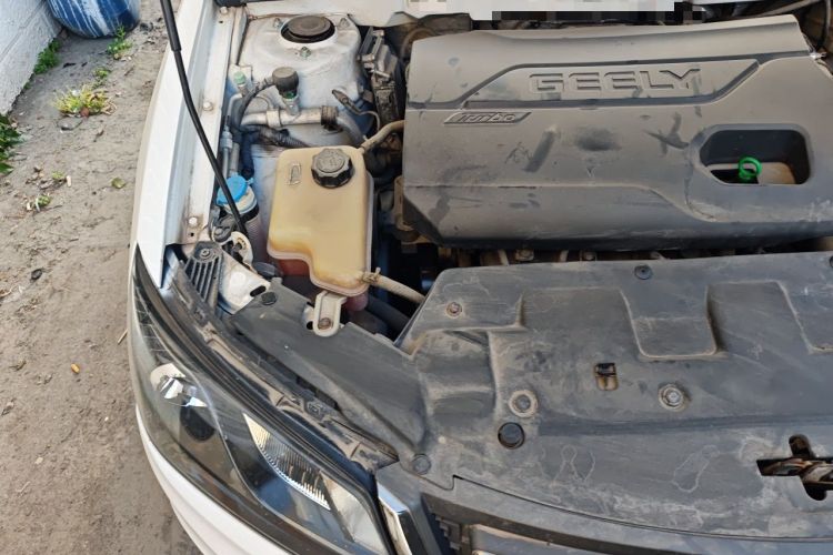 Used Geely Auto Emgrand 2017 Sedan Million Edition 1.3T Manual Top-Grade Version Engine Bay Right