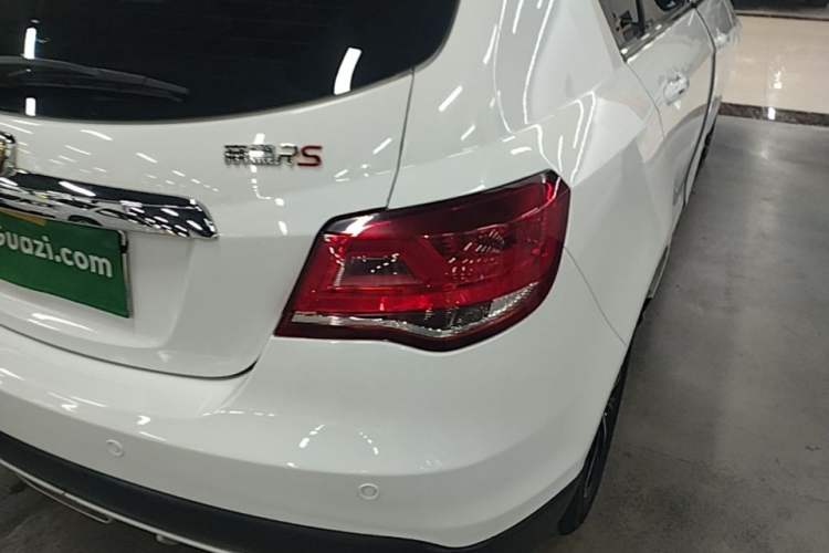 Used Geely Auto Emgrand 2017 Hatchback RS Million Edition 1.5L CVT Upward Version Exterior 3