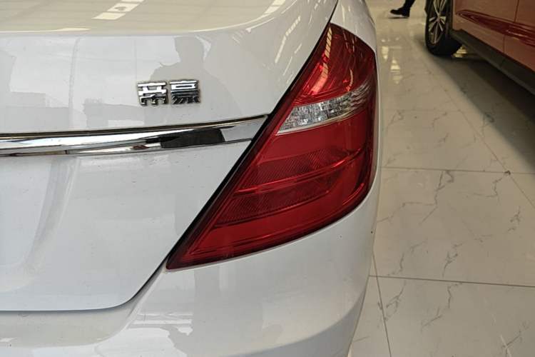 Used Geely Auto Emgrand 2017 Sedan Million Edition 1.5L Manual Upward Connect Version Exterior 3
