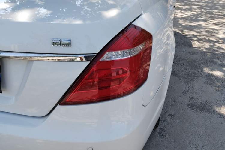Used Geely Auto Emgrand 2017 Sedan Million Edition 1.5L CVT Luxury Model Exterior 3