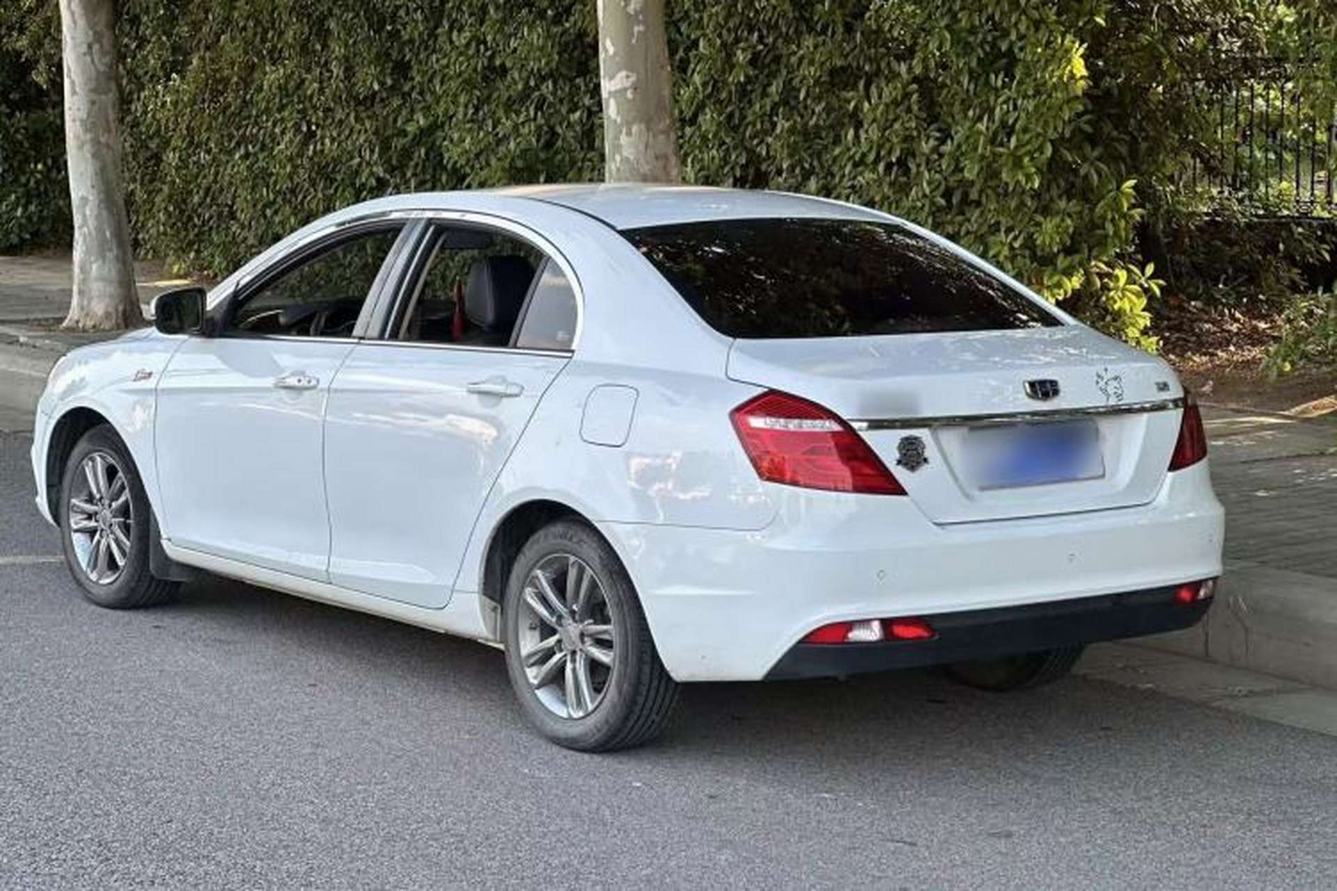 Used Geely Auto Emgrand 2017 Sedan Million Edition 1.5L CVT Upward Version Exterior 4