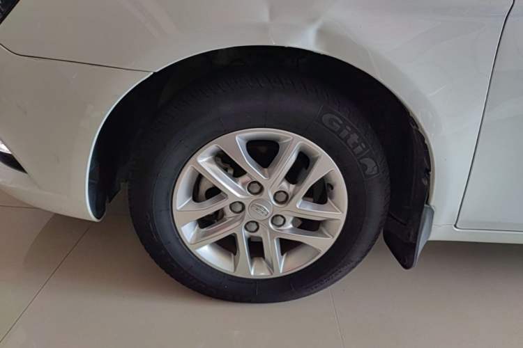 Used Geely Auto Emgrand 2017 Sedan Million Edition 1.5L CVT Luxury Model Exterior 4