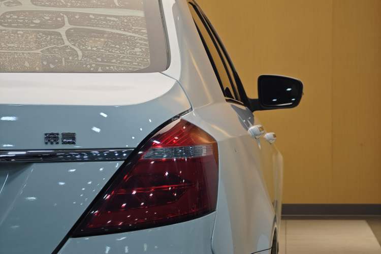 Used Geely Auto Emgrand 2017 Sedan Million Edition 1.5L CVT Upward Version Exterior 4