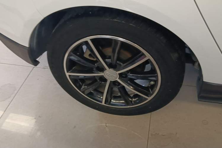 Used Geely Auto Emgrand 2017 Hatchback RS Million Edition 1.5L CVT Upward Version Exterior 5
