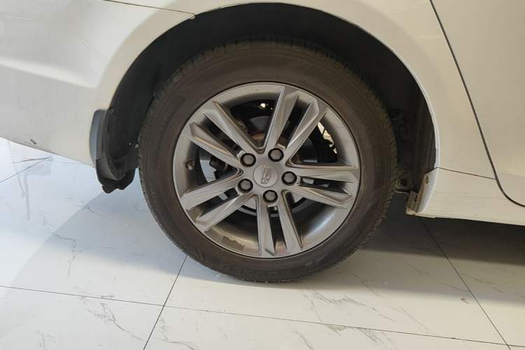 Used Geely Auto Emgrand 2017 Sedan Million Edition 1.5L Manual Upward Connect Version Exterior 5