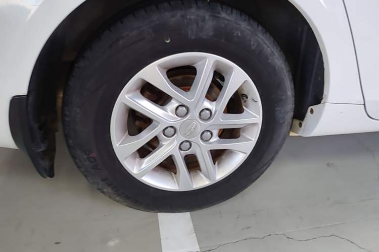 Used Geely Auto Emgrand 2017 Sedan Million Edition 1.5L Manual Luxury Model Exterior 5