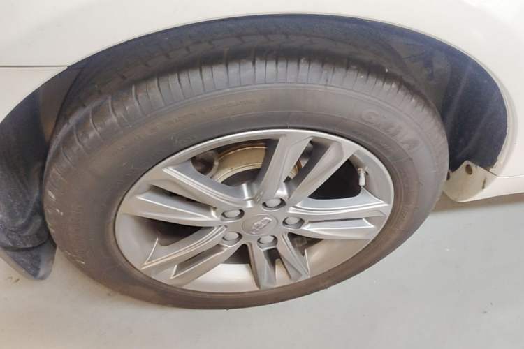 Used Geely Auto Emgrand 2017 Sedan Million Edition 1.5L Manual Upward Connect Version Exterior 5