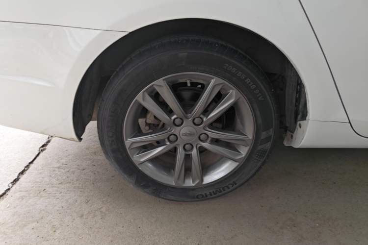 Used Geely Auto Emgrand 2017 Sedan Million Edition 1.5L CVT Upward Version Exterior 5
