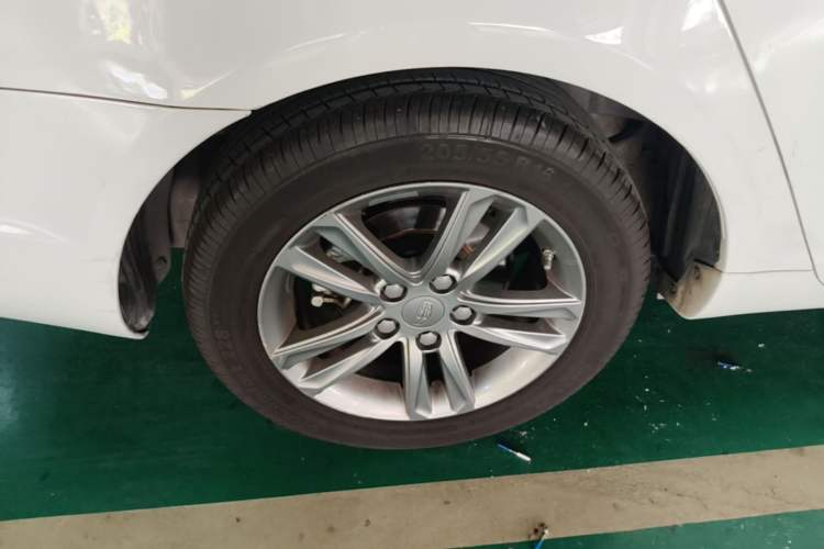Used Geely Auto Emgrand 2017 Sedan Million Edition 1.5L CVT Upward Connectivity Version Exterior 5