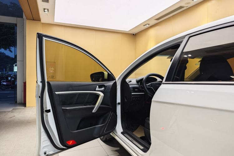 Used Geely Auto Emgrand 2017 Sedan Million Edition 1.5L CVT Upward Version Exterior 6
