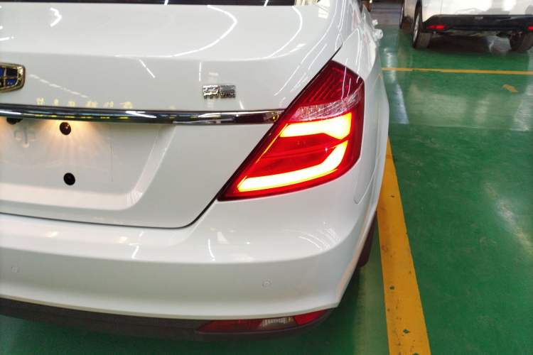 Used Geely Auto Emgrand 2017 Sedan Million Edition 1.5L CVT Luxury Model Exterior 6