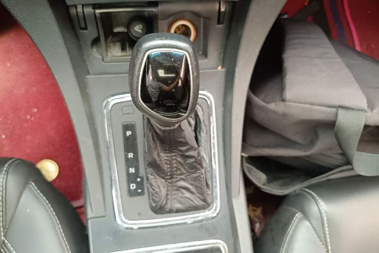 Used Geely Auto Emgrand 2017 Sedan Million Edition 1.5L CVT Upward Version Gear Lever