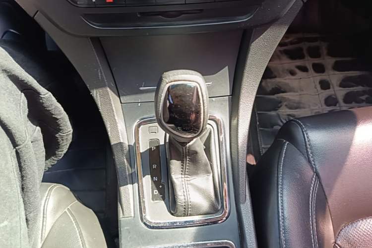 Used Geely Auto Emgrand 2017 Sedan Million Edition 1.5L CVT Upward Version Gear Lever