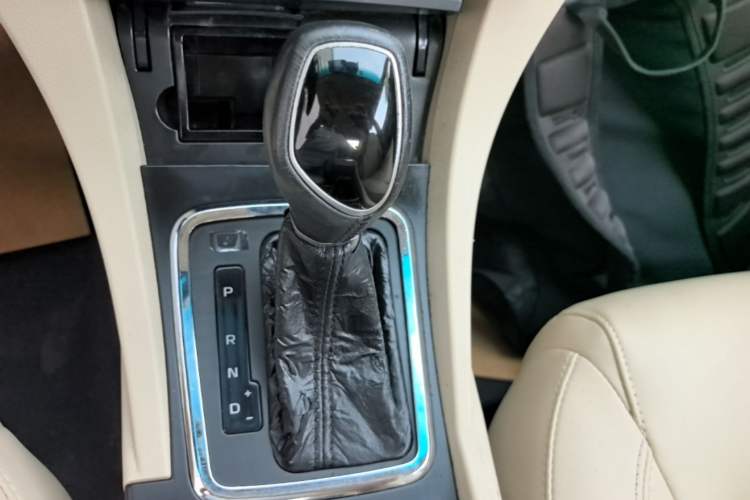 Used Geely Auto Emgrand 2017 Sedan Million Edition 1.5L CVT Luxury Model Gear Lever