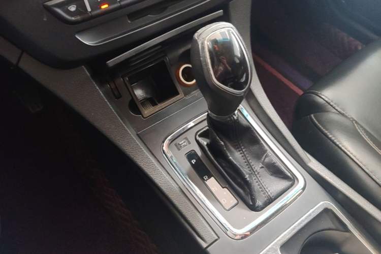 Used Geely Auto Emgrand 2017 Hatchback RS Million Edition 1.5L CVT Upward Version Gear Lever