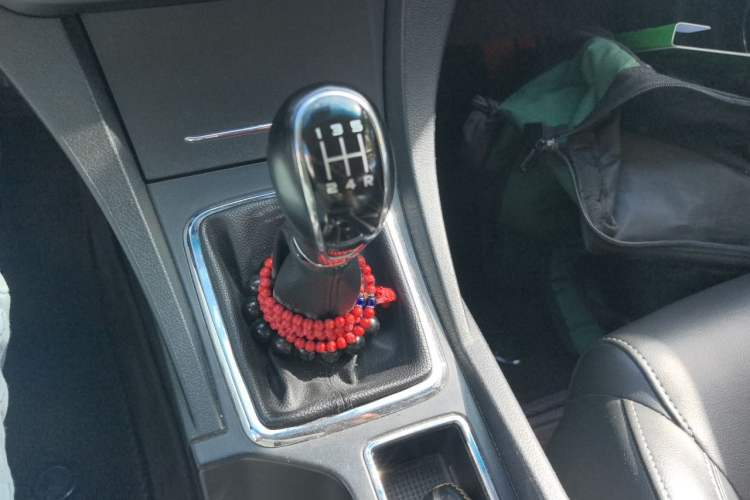 Used Geely Auto Emgrand 2017 Sedan Million Edition 1.5L Manual Upward Connect Version Gear Lever