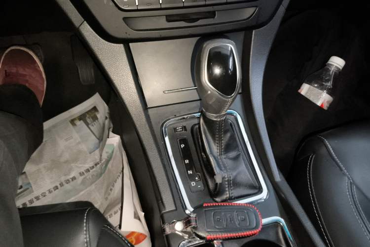 Used Geely Auto Emgrand 2017 Sedan Million Edition 1.5L CVT Upward Version Gear Lever