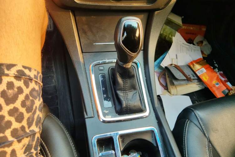 Used Geely Auto Emgrand 2017 Sedan Million Edition 1.5L CVT Luxury Model Gear Lever