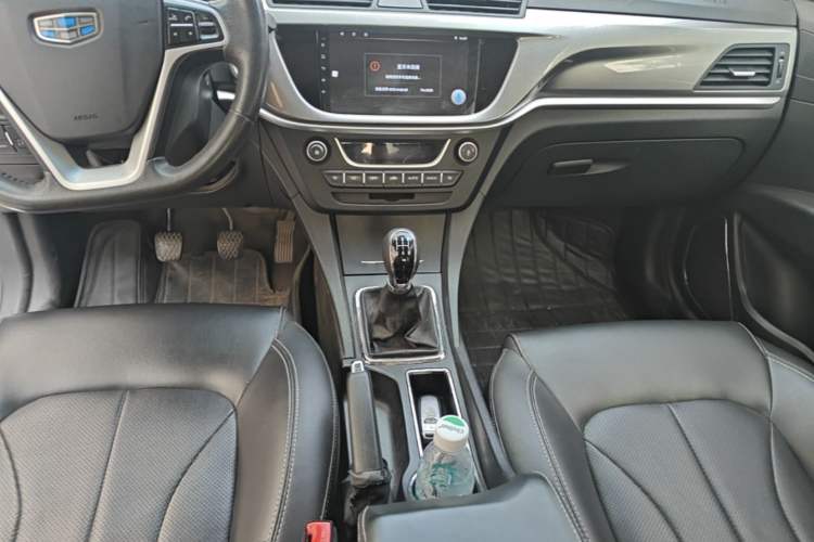 Used Geely Auto Emgrand 2017 Sedan Million Edition 1.5L Manual Upward Connect Version Gear Lever