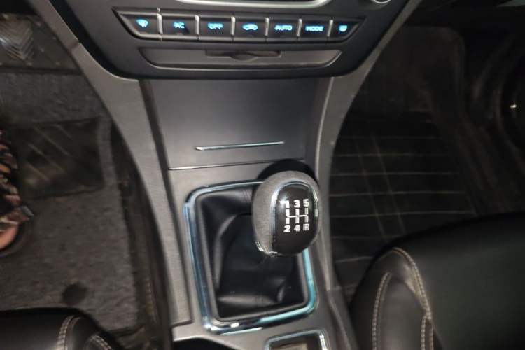 Used Geely Auto Emgrand 2017 Sedan Million Edition 1.5L Manual - Upward Version Gear Lever
