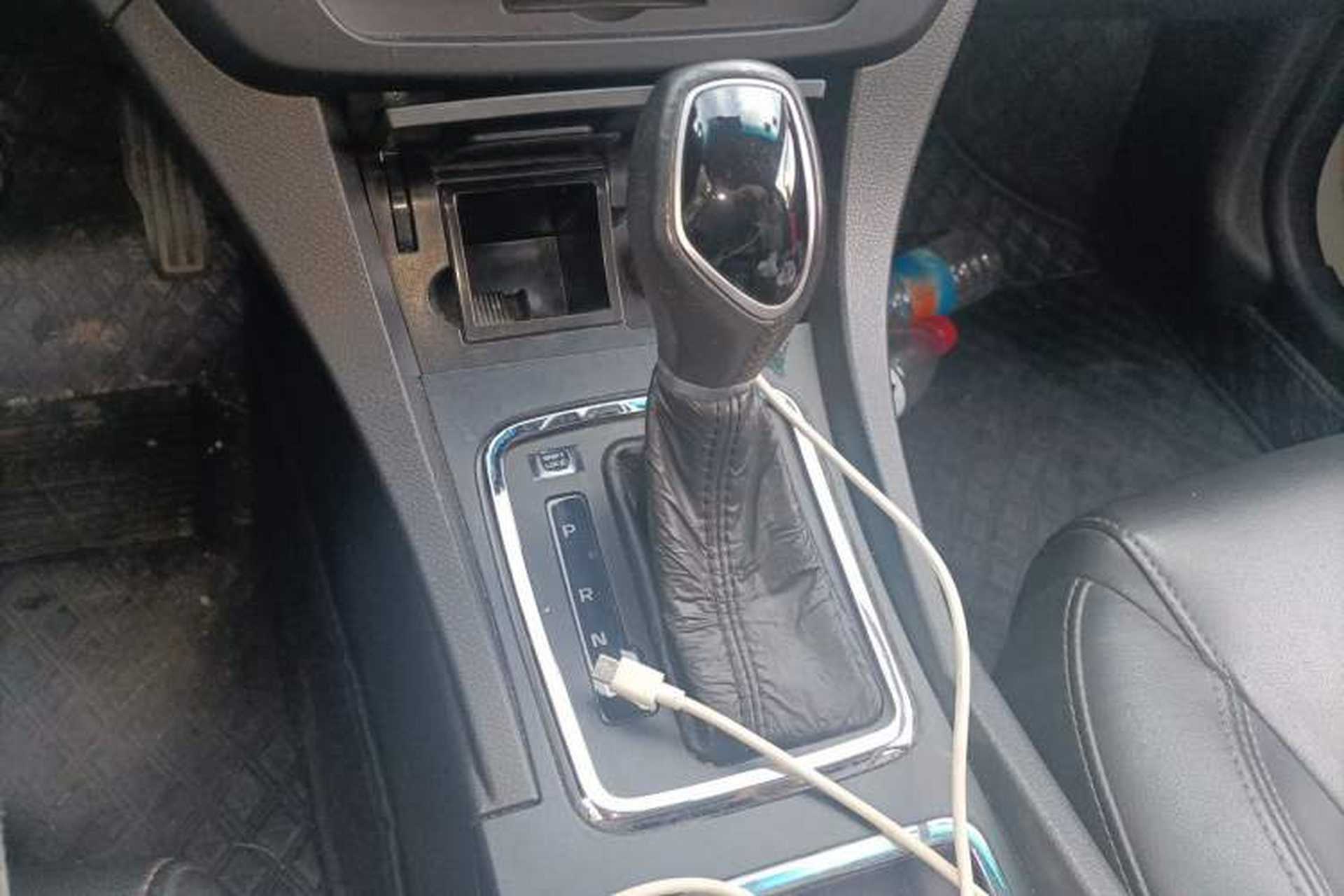 Used Geely Auto Emgrand 2017 Hatchback RS Million Edition 1.5L CVT Upward Version Gear Lever