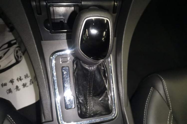 Used Geely Auto Emgrand 2017 Sedan Million Edition 1.5L CVT Upward Connectivity Version Gear Lever