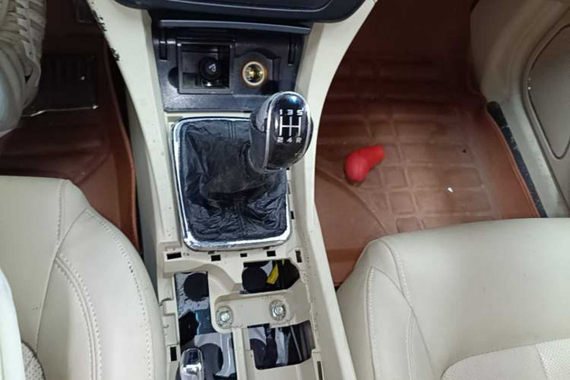 Used Geely Auto Emgrand 2017 Sedan Million Edition 1.5L Manual Luxury Model Gear Lever