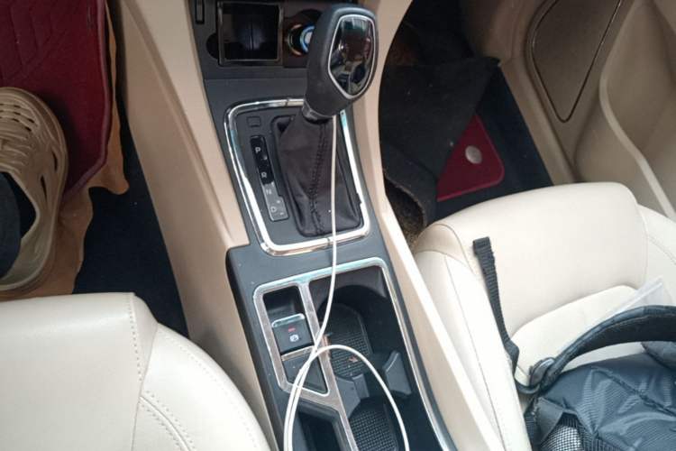 Used Geely Auto Emgrand 2017 Sedan Million Edition 1.5L CVT Luxury Model Gear Lever