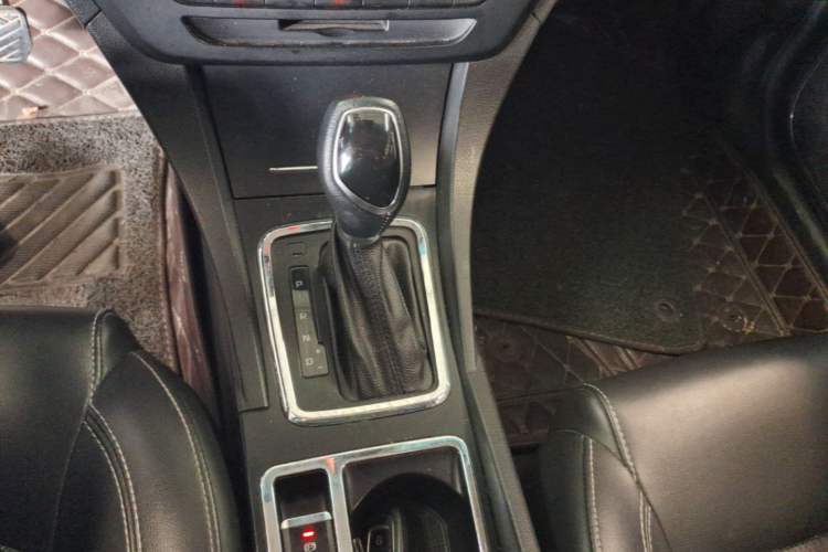 Used Geely Auto Emgrand 2017 Sedan Million Edition 1.5L CVT Upward Connectivity Version Gear Lever