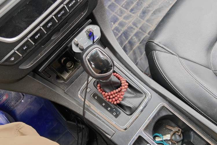 Used Geely Auto Emgrand 2017 Sedan Million Edition 1.5L CVT Upward Version Gear Lever
