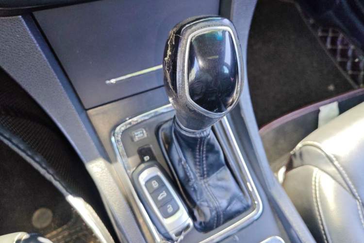 Used Geely Auto Emgrand 2017 Sedan Million Edition 1.5L CVT Upward Version Gear Lever
