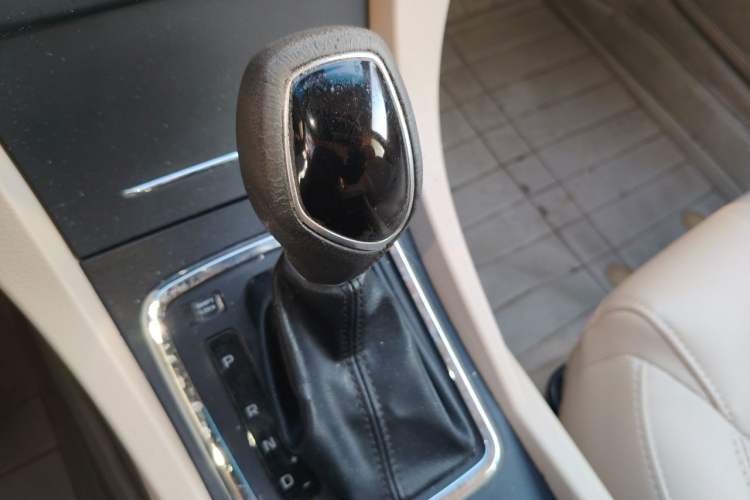 Used Geely Auto Emgrand 2017 Sedan Million Edition 1.5L CVT Luxury Model Gear Lever